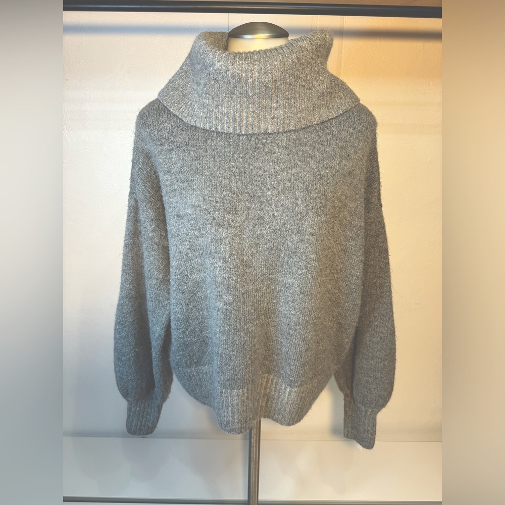 Small cowl neck oversized turtleneck warm gray express X negin mirsalehi sweater - Picture 4 of 10